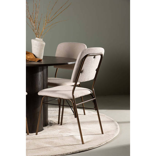 Olivia eethoek tafel mokka en 4 Seda stoelen beige.