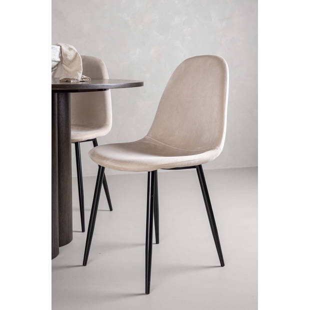 Olivia eethoek tafel mokka en 4 Polar stoelen beige.