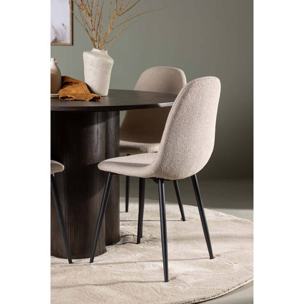 Olivia eethoek tafel mokka en 4 Polar stoelen beige.