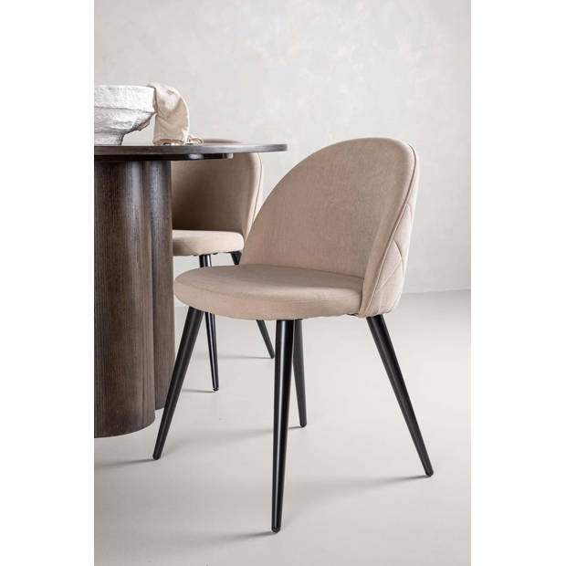 Olivia eethoek tafel mokka en 4 Velvet stoelen beige.