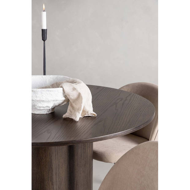 Olivia eethoek tafel mokka en 4 Velvet stoelen beige.