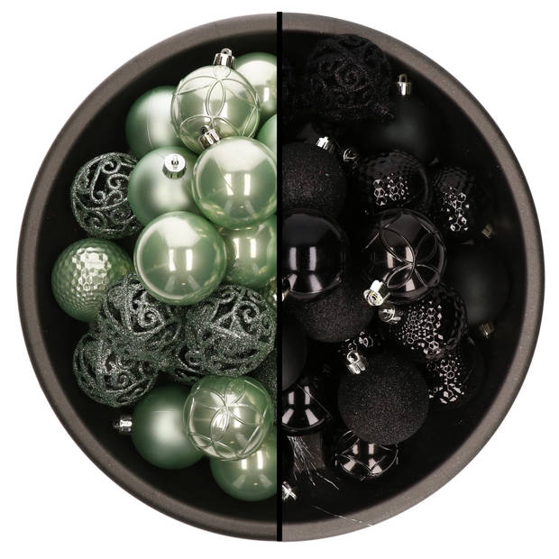 74x stuks kunststof kerstballen mix zwart en mintgroen 6 cm - Kerstbal