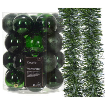 Kunststof kerstballen 25x -6cm- met 2x kerstslingers -donkergroen - Kerstbal
