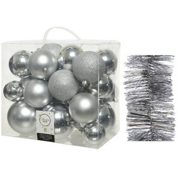Kerstversiering kunststof kerstballen 6-8-10 cm met folieslingers pakket zilver van 28x stuks - Kerstbal