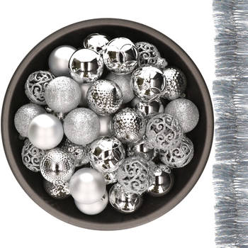 37x stuks kunststof kerstballen 6 cm met 2x stuks slingers zilver - Kerstbal