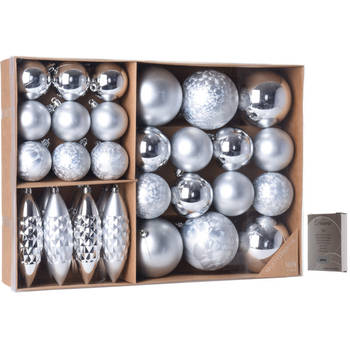 Kerstballen/ornamenten pakket 31x zilver kunststof mix incl. 50x ophanghaakjes - Kerstbal