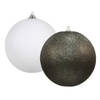 Kerstversieringen set van 2x extra grote kunststof kerstballen zwart en wit 25 cm glitter - Kerstbal