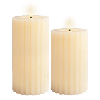 Luxe LED kaarsen/stompkaarsen - set 2x - creme wit ribbel - D7,5 x H15 en H17 cm - timer - LED kaarsen