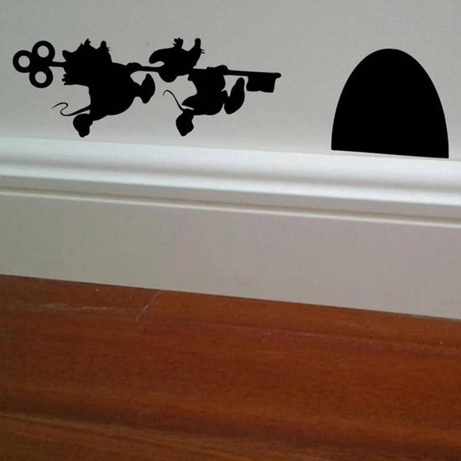 Muursticker Plintsticker Zwart Muizen met sleutel lopen naar rechts detail voor in huis woonkamer sl