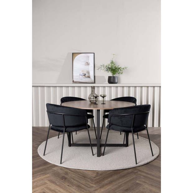 Durango eethoek tafel okkernoot decor en 4 Selma stoelen zwart.