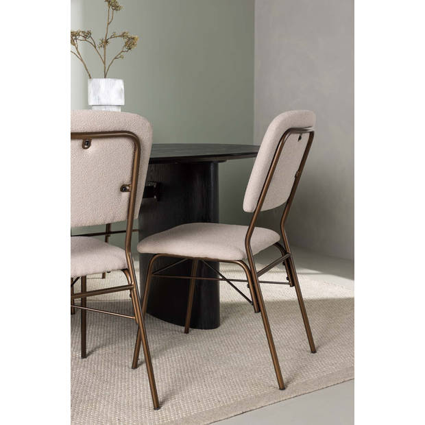 Isolde eethoek tafel zwart en 4 Seda stoelen beige.