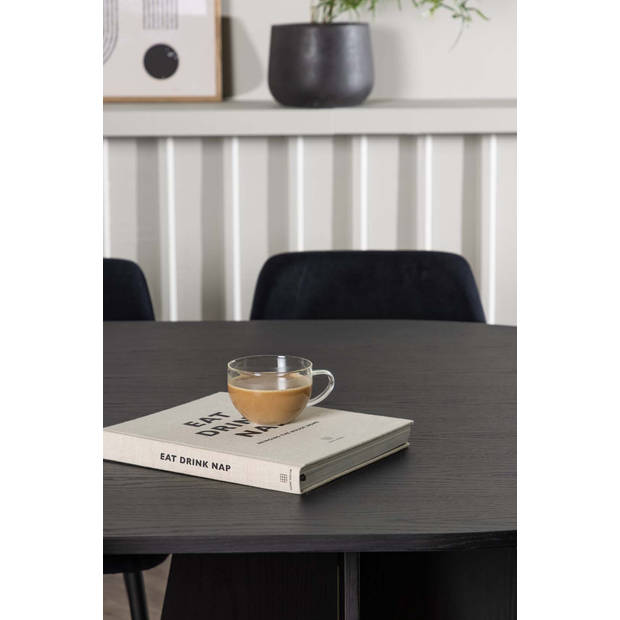 Bootcut eethoek tafel zwart en 6 Night stoelen zwart.