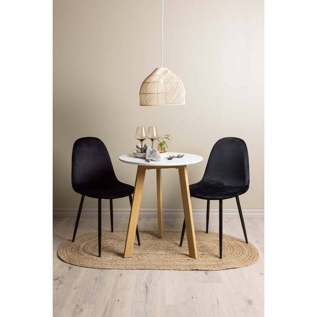 Grönvik eethoek tafel offwhite en 4 Selma stoelen zwart.