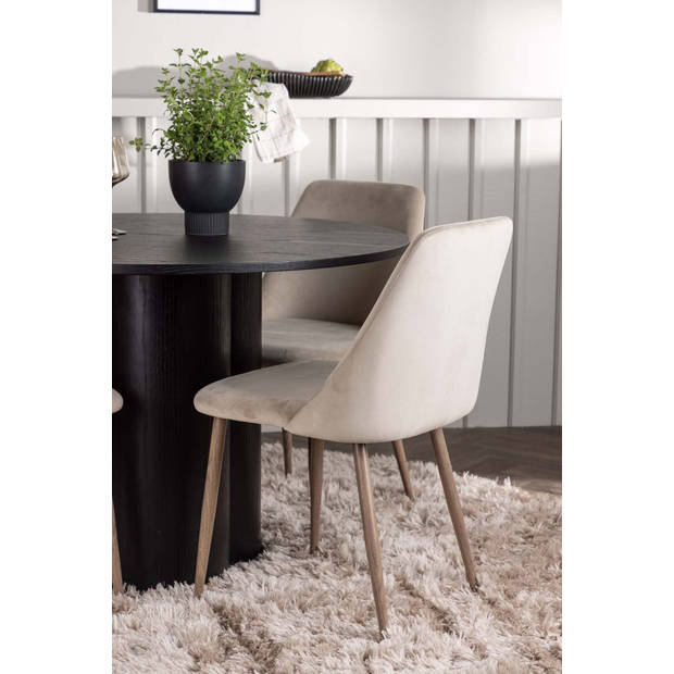 Olivia eethoek tafel zwart en 4 Night stoelen bruin.