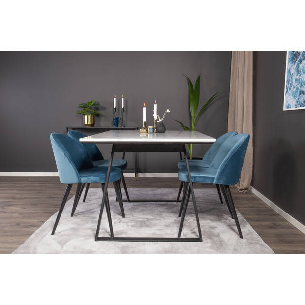 Estelle eethoek eetkamertafel marmer wit en 4 Velvet eetkamerstal velours blauw, zwart.