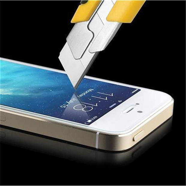 Cadorabo Screenprotector geschikt voor Apple iPhone 6 / 6S in KRISTALHELDER - Tempered Display Pantser Film beschermglas