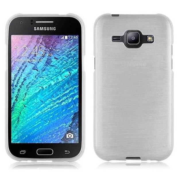 Cadorabo Hoesje geschikt voor Samsung Galaxy J1 2015 in ZILVER - Beschermhoes TPU silicone Case Cover Brushed