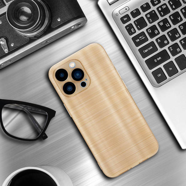 Cadorabo Hoesje geschikt voor Apple iPhone 13 PRO in Brushed Goud - Beschermhoes Case Cover TPU silicone