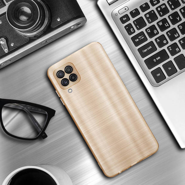 Cadorabo Hoesje geschikt voor Samsung Galaxy A22 4G in Brushed Goud - Beschermhoes Case Cover TPU silicone