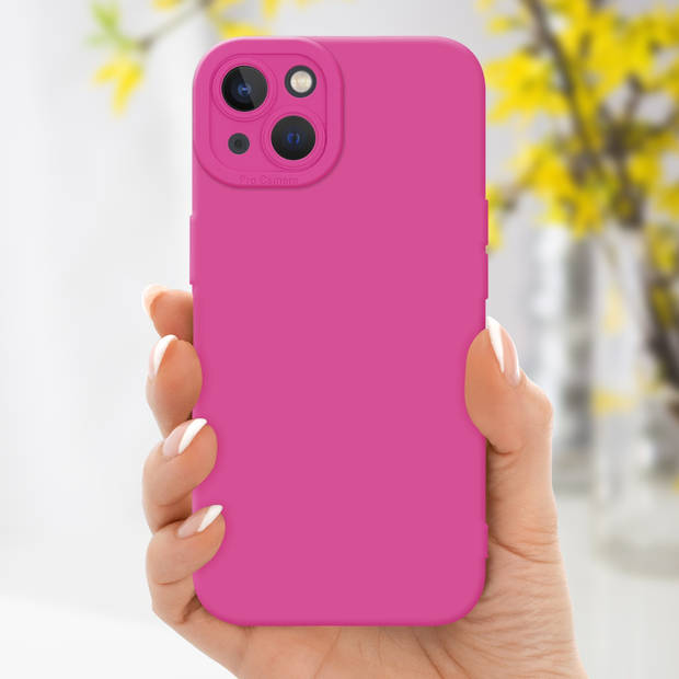 Cadorabo Hoesje geschikt voor Apple iPhone 13 in FLUID HOTPINK - Beschermhoes TPU silicone Cover Case