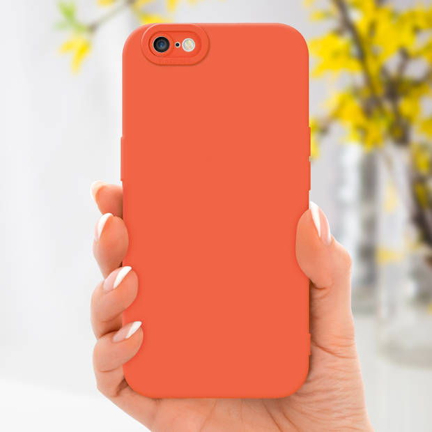 Cadorabo Hoesje geschikt voor Apple iPhone 6 / 6S in FLUID ORANJE - Beschermhoes TPU silicone Cover Case