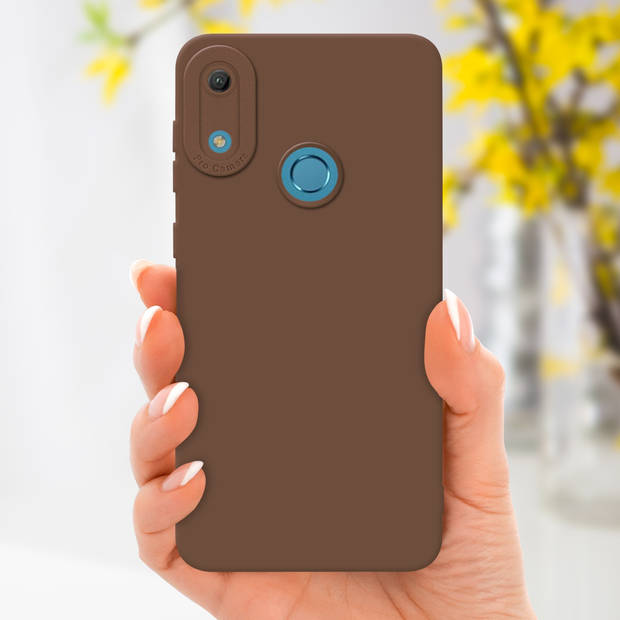 Cadorabo Hoesje geschikt voor Huawei Y6 2019 in FLUID BRUIN - Beschermhoes TPU silicone Cover Case