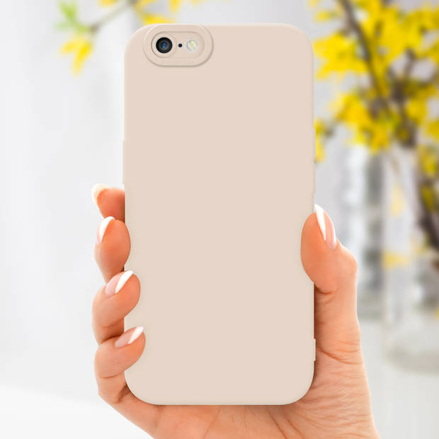 Cadorabo Hoesje geschikt voor Apple iPhone 6 / 6S in FLUID CREAM - Beschermhoes TPU silicone Cover Case