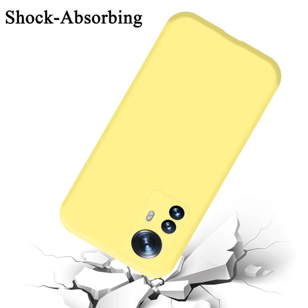 Cadorabo Hoesje geschikt voor Xiaomi 12 PRO Case in LIQUID GEEL - Beschermhoes TPU silicone Cover