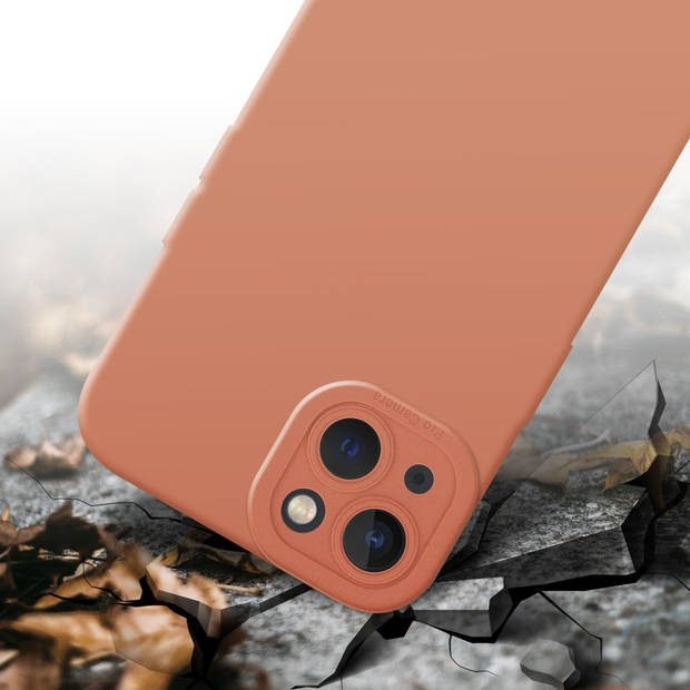 Cadorabo Hoesje geschikt voor Apple iPhone 13 in FLUID LICHT ORANJE - Beschermhoes TPU silicone Cover Case