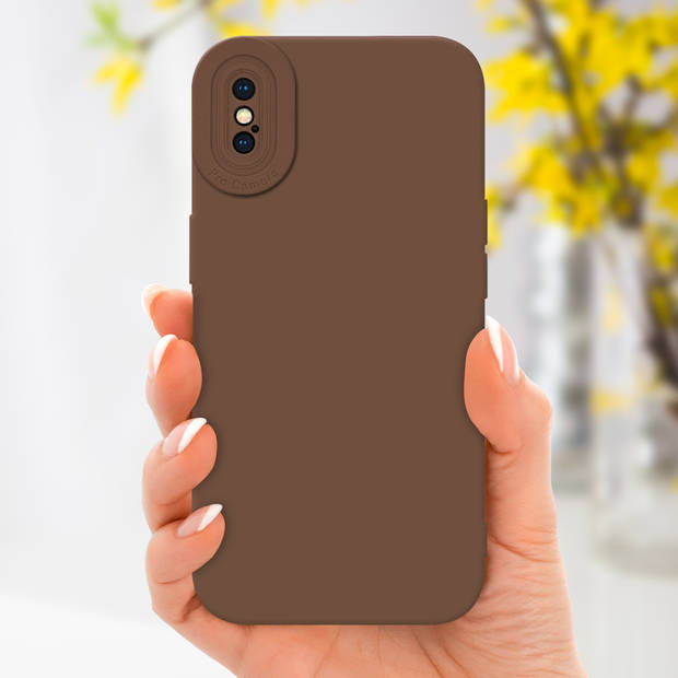 Cadorabo Hoesje geschikt voor Apple iPhone X / XS in FLUID BRUIN - Beschermhoes TPU silicone Cover Case