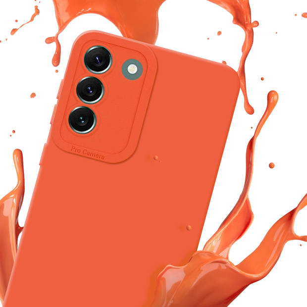 Cadorabo Hoesje geschikt voor Samsung Galaxy S22 PLUS in FLUID ORANJE - Beschermhoes TPU silicone Cover Case