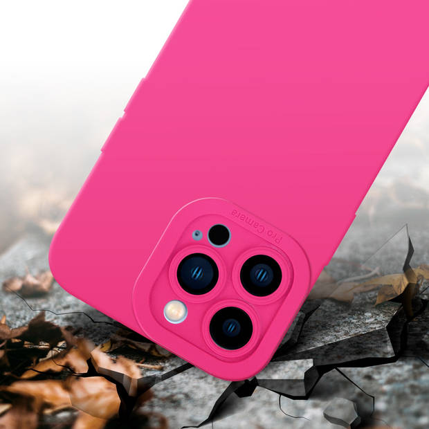 Cadorabo Hoesje geschikt voor Apple iPhone 12 PRO in FLUID HOTPINK - Beschermhoes TPU silicone Cover Case