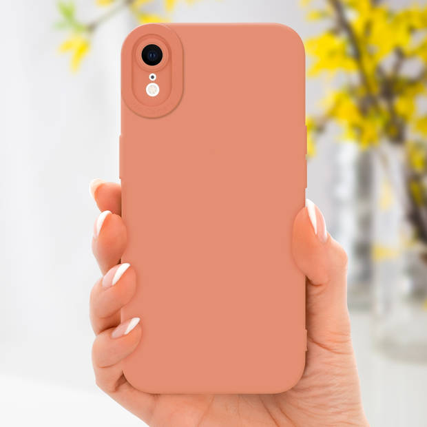 Cadorabo Hoesje geschikt voor Apple iPhone XR in FLUID LICHT ORANJE - Beschermhoes TPU silicone Cover Case