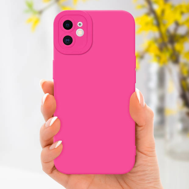 Cadorabo Hoesje geschikt voor Apple iPhone 12 in FLUID HOTPINK - Beschermhoes TPU silicone Cover Case