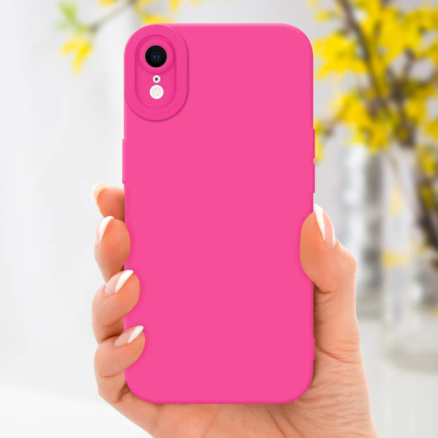 Cadorabo Hoesje geschikt voor Apple iPhone XR in FLUID HOTPINK - Beschermhoes TPU silicone Cover Case