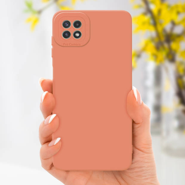 Cadorabo Hoesje geschikt voor Samsung Galaxy A22 5G in FLUID LICHT ORANJE - Beschermhoes TPU silicone Cover Case