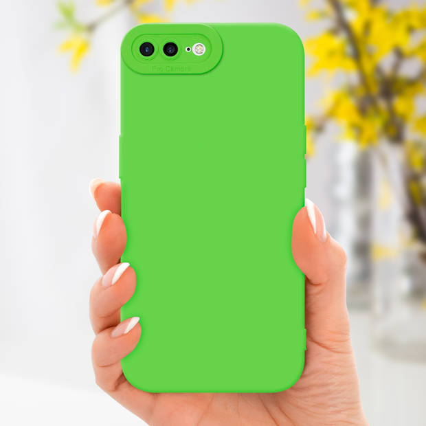 Cadorabo Hoesje geschikt voor Apple iPhone 7 PLUS / 7S PLUS / 8 PLUS in FLUID GROEN - Beschermhoes TPU silicone Cover