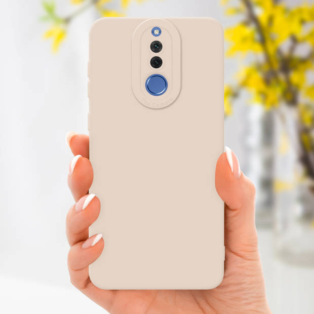 Cadorabo Hoesje geschikt voor Huawei MATE 10 LITE in FLUID CREAM - Beschermhoes TPU silicone Cover Case