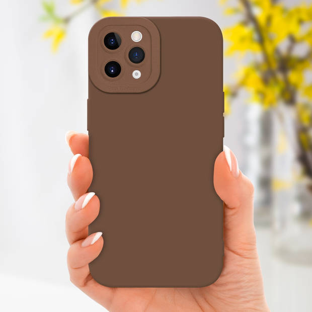 Cadorabo Hoesje geschikt voor Apple iPhone 11 PRO MAX in FLUID BRUIN - Beschermhoes TPU silicone Cover Case