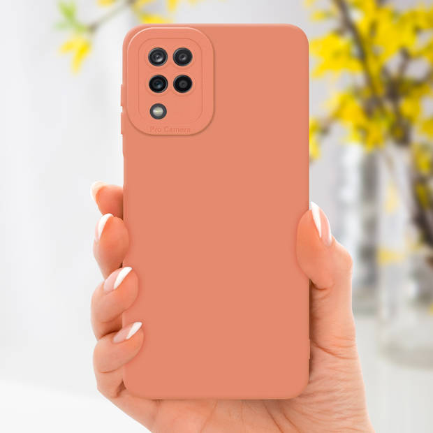 Cadorabo Hoesje geschikt voor Samsung Galaxy A12 / M12 in FLUID LICHT ORANJE - Beschermhoes TPU silicone Cover Case