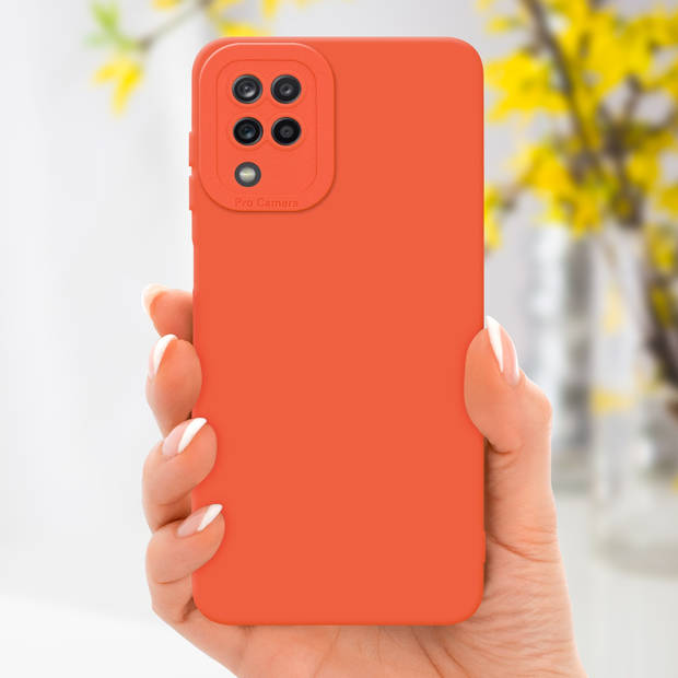 Cadorabo Hoesje geschikt voor Samsung Galaxy A12 / M12 in FLUID ORANJE - Beschermhoes TPU silicone Cover Case