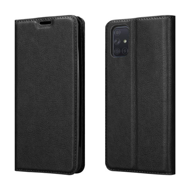 Cadorabo Hoesje geschikt voor Samsung Galaxy A72 4G / 5G in ZWARTE NACHT - Beschermhoes Case magnetische sluiting Cover