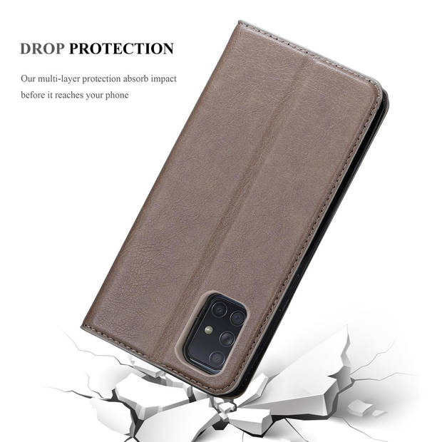 Cadorabo Hoesje geschikt voor Samsung Galaxy A72 4G / 5G in KOFFIE BRUIN - Beschermhoes Case magnetische sluiting Cover