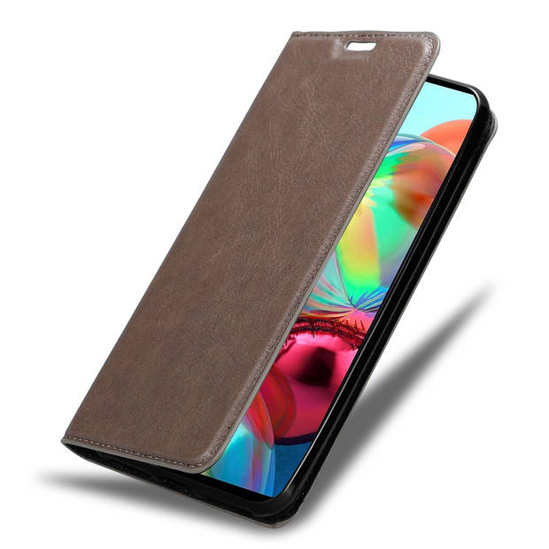 Cadorabo Hoesje geschikt voor Samsung Galaxy A72 4G / 5G in KOFFIE BRUIN - Beschermhoes Case magnetische sluiting Cover