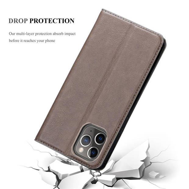 Cadorabo Hoesje geschikt voor Apple iPhone 12 PRO MAX in KOFFIE BRUIN - Beschermhoes Case magnetische sluiting Cover