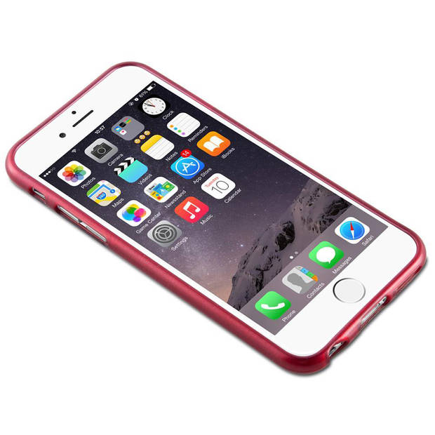 Cadorabo Hoesje geschikt voor Apple iPhone 6 / 6S in ROOD - Beschermhoes TPU silicone Case Cover Brushed