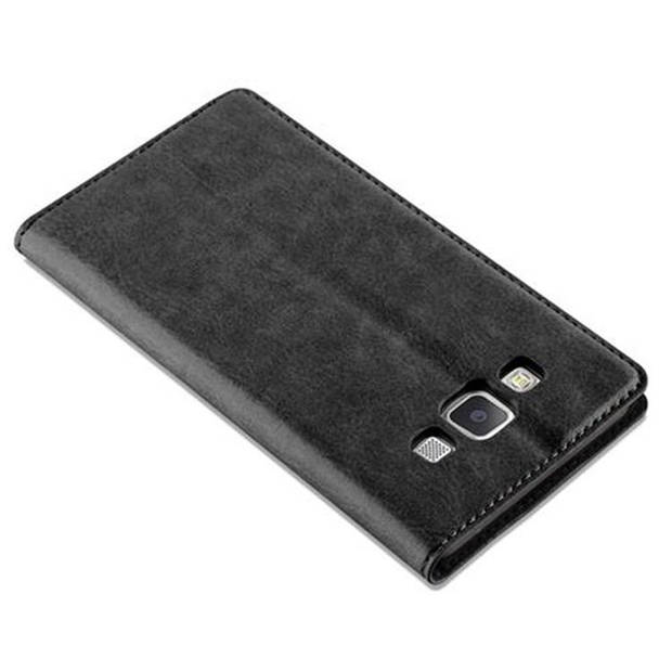 Cadorabo Hoesje geschikt voor Samsung Galaxy A5 2015 in ZWARTE NACHT - Beschermhoes Case magnetische sluiting Cover