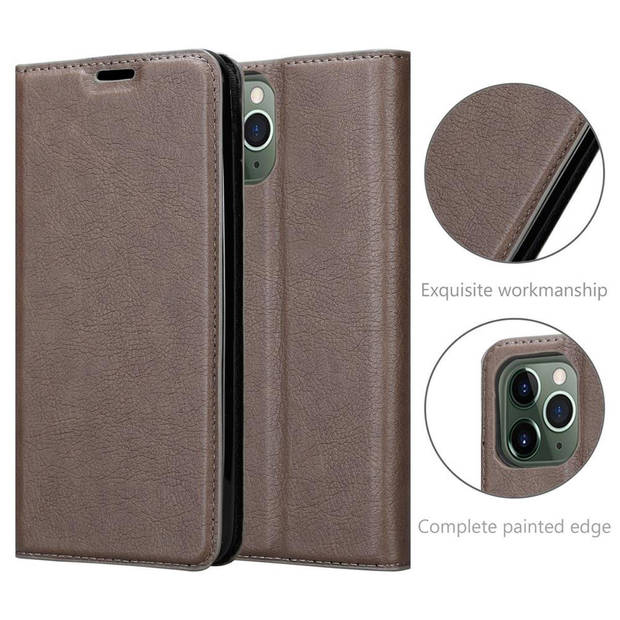 Cadorabo Hoesje geschikt voor Apple iPhone 12 / 12 PRO in KOFFIE BRUIN - Beschermhoes Case magnetische sluiting Cover