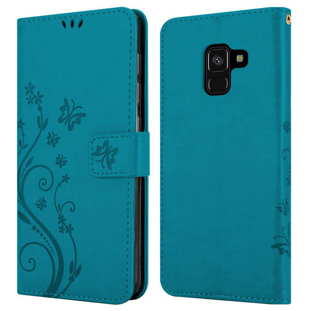 Cadorabo Hoesje geschikt voor Samsung Galaxy A8 2018 in BLOEMEN BLAUW - Beschermhoes Case Cover Bloemen magnetische