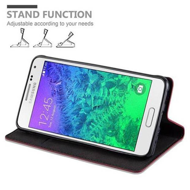 Cadorabo Hoesje geschikt voor Samsung Galaxy ALPHA in APPEL ROOD - Beschermhoes Case magnetische sluiting Cover